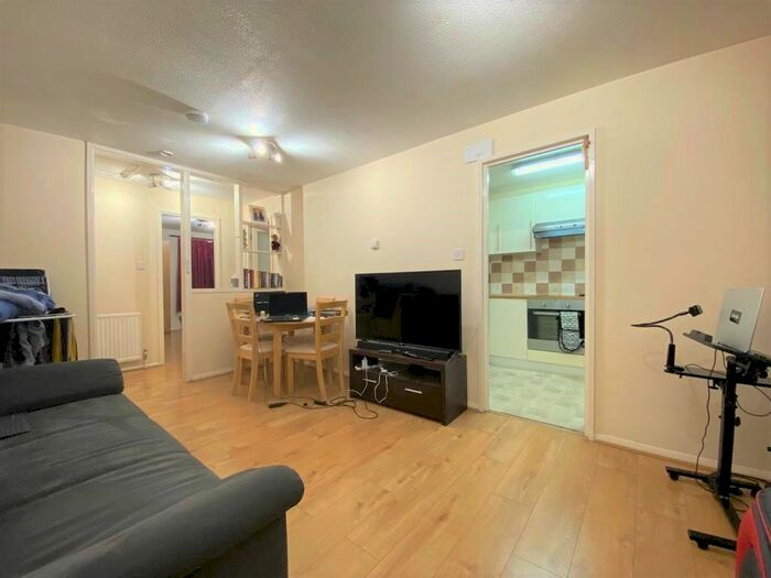 1 Bedroom Flat To Rent In Oakleigh Road North, Whetstone, London N20