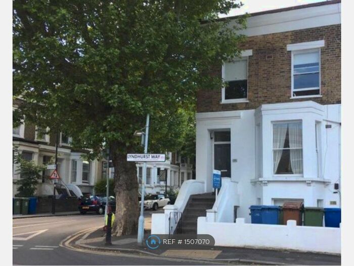 2 Bedroom Flat To Rent In Lyndhurst Way, London, SE15