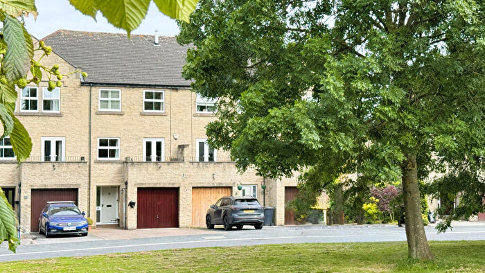 4 Bedroom Town House For Sale In Hilton Grange, Bramhope, Leeds, West Yorkshire, LS16