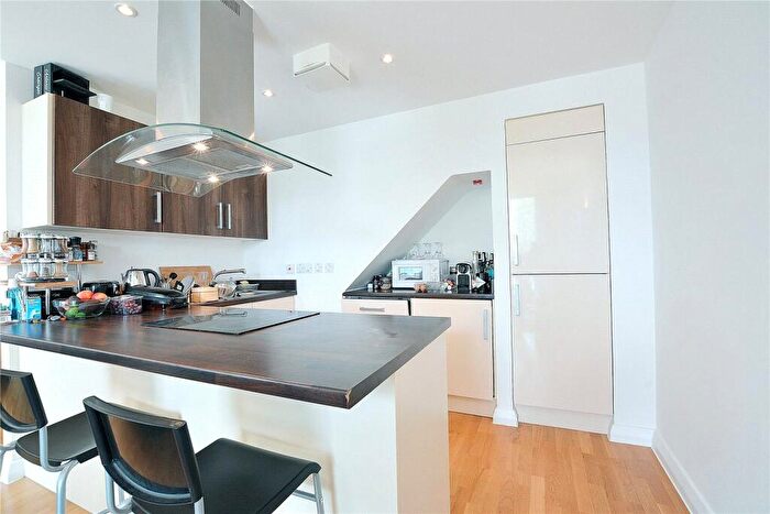 2 Bedroom Flat For Sale In Hallmark Court, E14