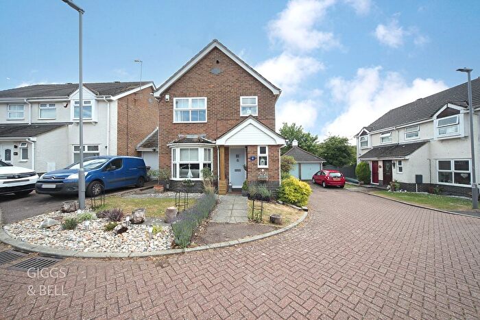 3 Bedroom Detached House For Sale In Tylers Mead, Luton, Bedfordshire, LU2