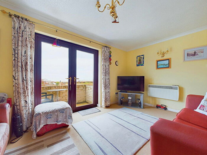 1 Bedroom Apartment For Sale In Brighton Road, Lancing, BN15