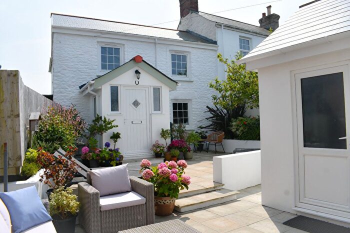 3 Bedroom End Of Terrace House For Sale In Chapel Terrace, Mount Ambrose, Redruth, Cornwall, TR15