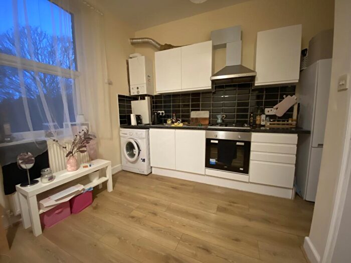 2 Bedroom Flat To Rent In Amersham Road, New Cross, London, SE14