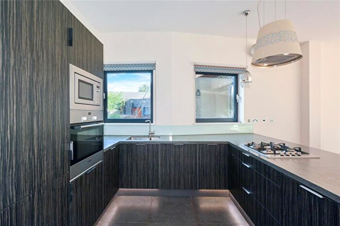 3 Bedroom Mews To Rent In Chelmer Road, London, E9