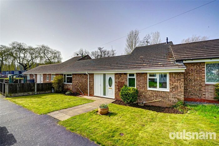 3 Bedroom Bungalow For Sale In Hunters Way, Droitwich, Worcestershire, WR9