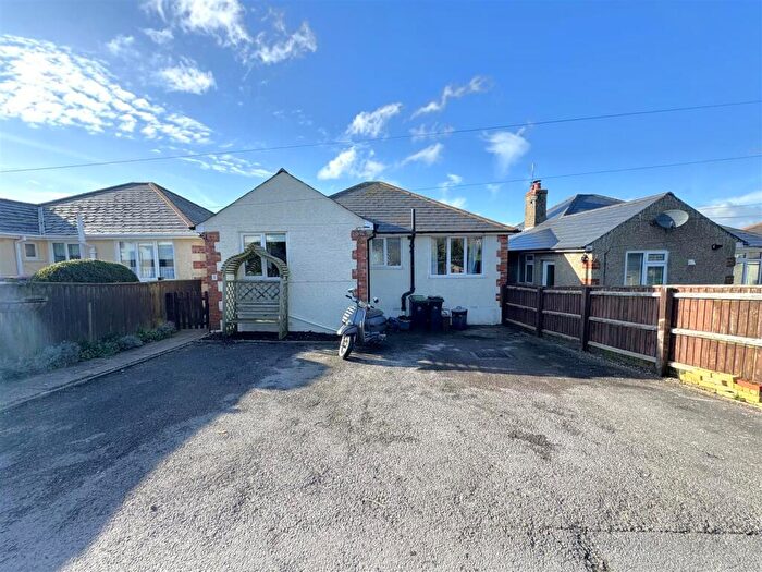 2 Bedroom Detached Bungalow For Sale In Weyview Crescent, Weymouth, DT3