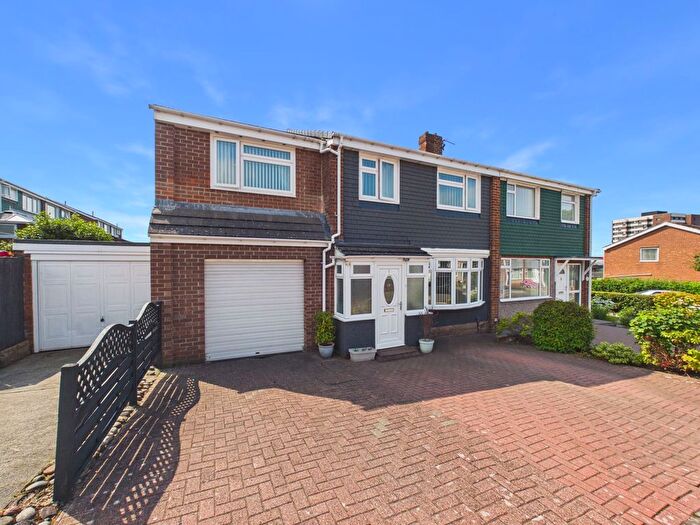 4 Bedroom Semi-Detached House For Sale In Rokeby View, Gateshead, NE9
