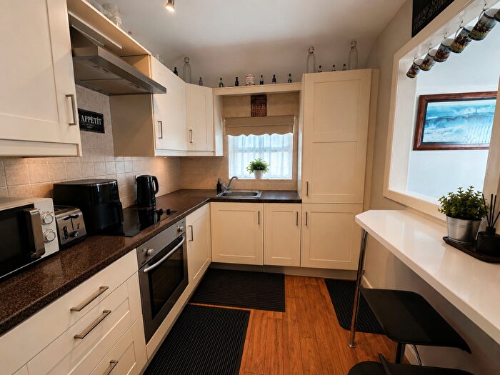 1 Bedroom Flat For Sale In New Road, Porthcawl, CF36