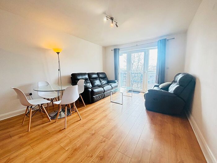 2 Bedroom Flat For Sale In , Denmark Road, M15