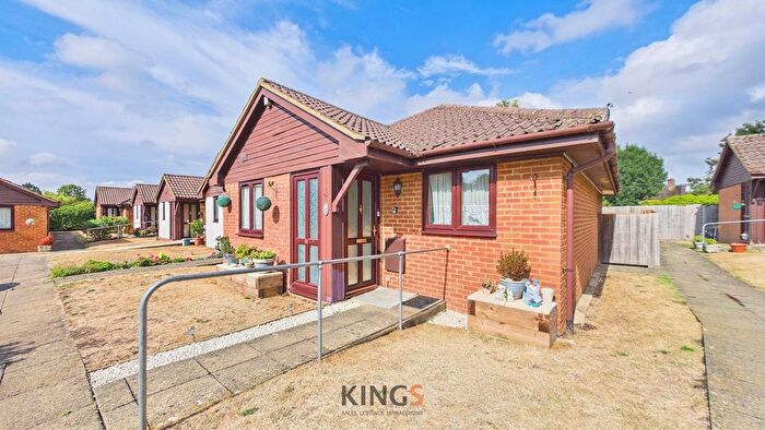 2 Bedroom Semi-detached Bungalow For Sale In Ashley Court, Hatfield, AL10