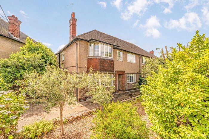 3 Bedroom Maisonette For Sale In Telford Avenue, Streatham, SW2