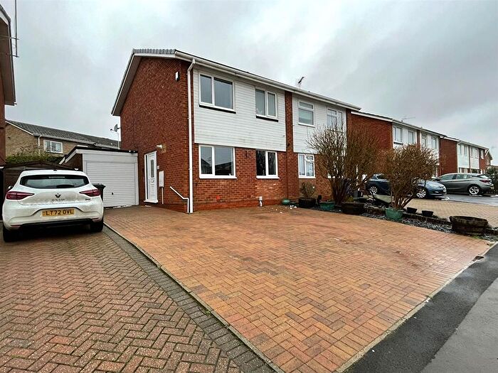 4 Bedroom Semi-Detached House For Sale In Willow Close, Towcester, NN12