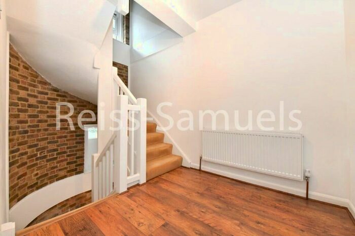 5 Bedroom Town House To Rent In Ferry Street, London, E14