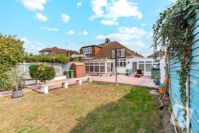 3 Bedroom Bungalow For Sale In The Grove, Upminster, Essex, RM14