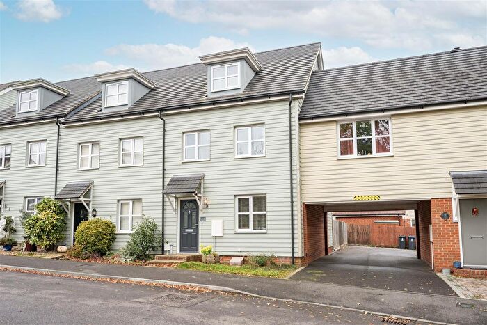 3 Bedroom Property For Sale In Larkspur Drive, Burgess Hill, RH15