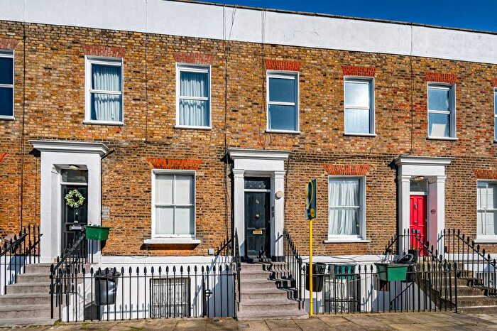 2 Bedroom Flat For Sale In Mitchison Road, Islington, London, N1