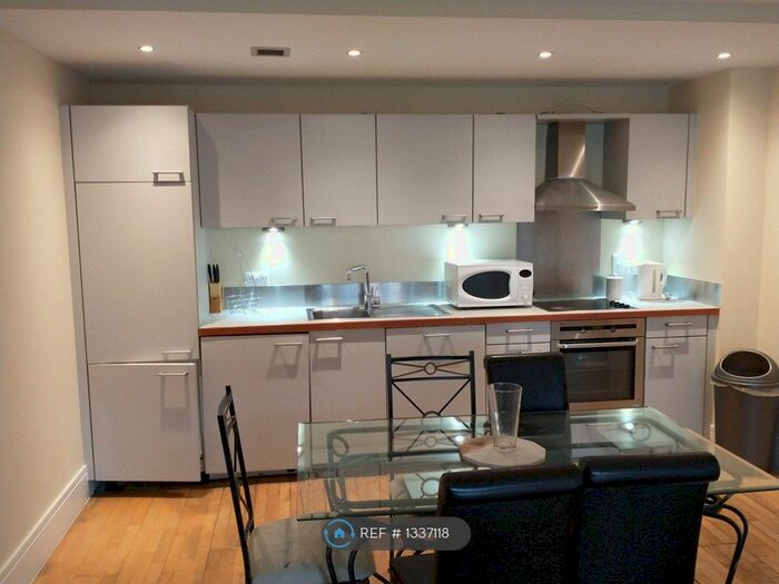 2 Bedroom Flat To Rent In The Foundry A, Manchester, M1