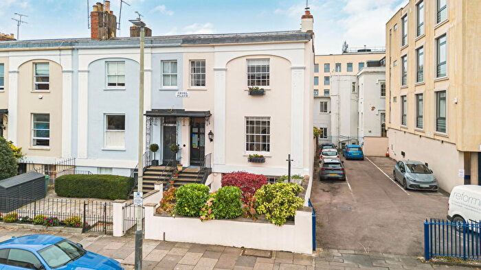 6 Bedroom End Of Terrace House For Sale In Bath Road, Town Centre, Cheltenham, GL53
