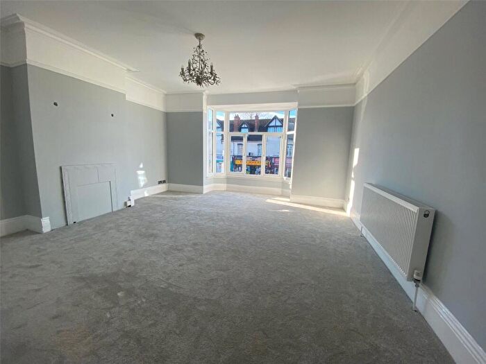 3 Bedroom Flat To Rent In Alcester Road South, Birmingham, West Midlands, B14