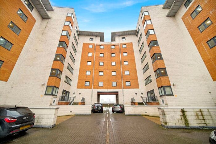 2 Bedroom Flat For Sale In Inverness Mews, London, E16