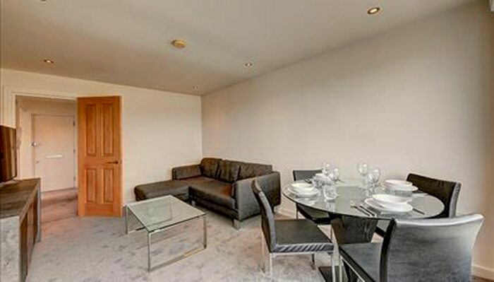 2 Bedroom Flat To Rent In Chelsea, Fulham Rd, SW3