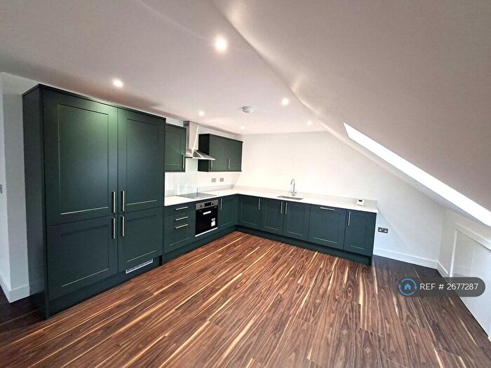 2 Bedroom Flat To Rent In Warren Rise Apartments, Worrall, Sheffield, S35