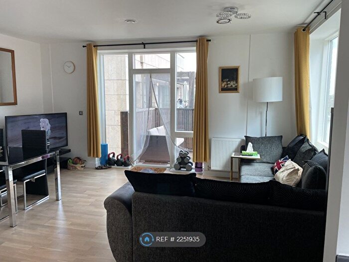 2 Bedroom Flat To Rent In Cross Road, Croydon, CR0