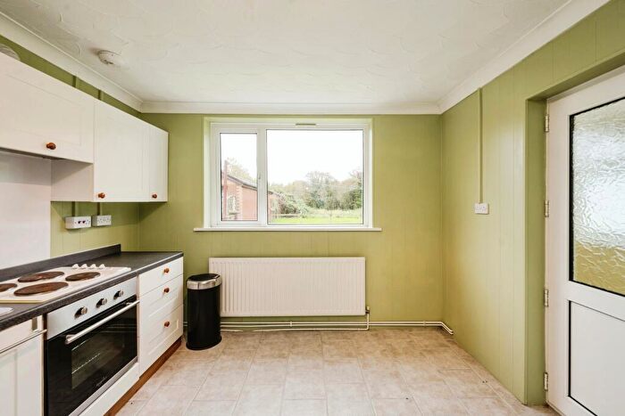 2 Bedroom Detached House For Sale In Station Road, Grovesend, Swansea, SA4