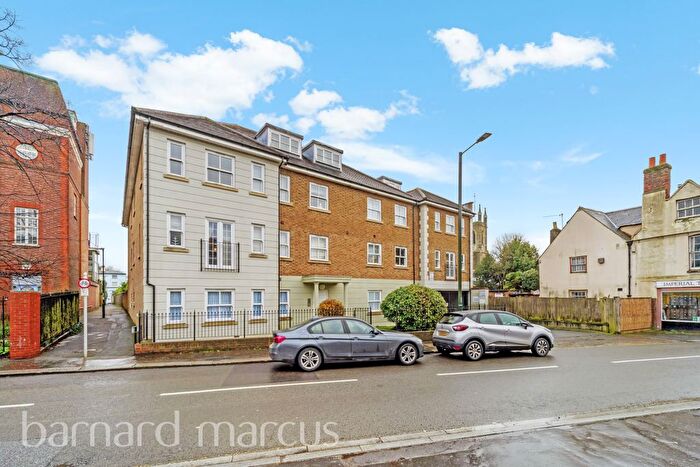 1 Bedroom Flat To Rent In High Street, Hampton, TW12