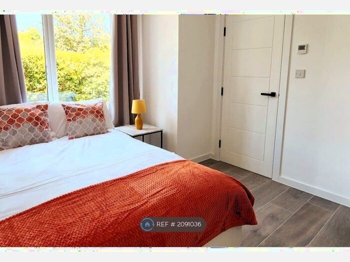 3 Bedroom Flat To Rent In Bicester Road, Kidlington, OX5