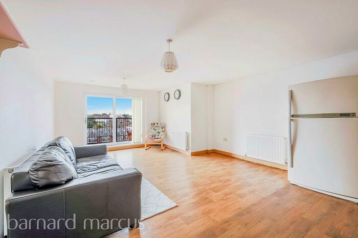 3 Bedroom Apartment To Rent In Manor Road, Wallington, SM6