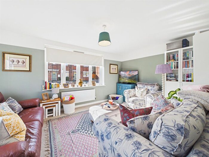 3 Bedroom Detached House For Sale In Assart Way, Chippenham, SN14