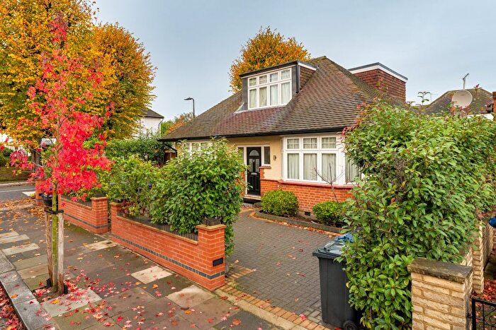 1 Bedroom Flat To Rent In Gunnersbury Gardens, London, W3