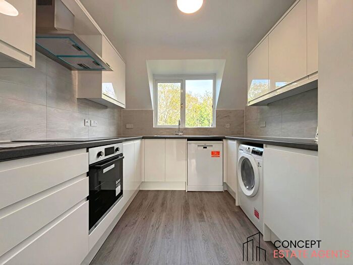 2 Bedroom Flat To Rent In Downs Court, Commonside Close Sutton, SM2