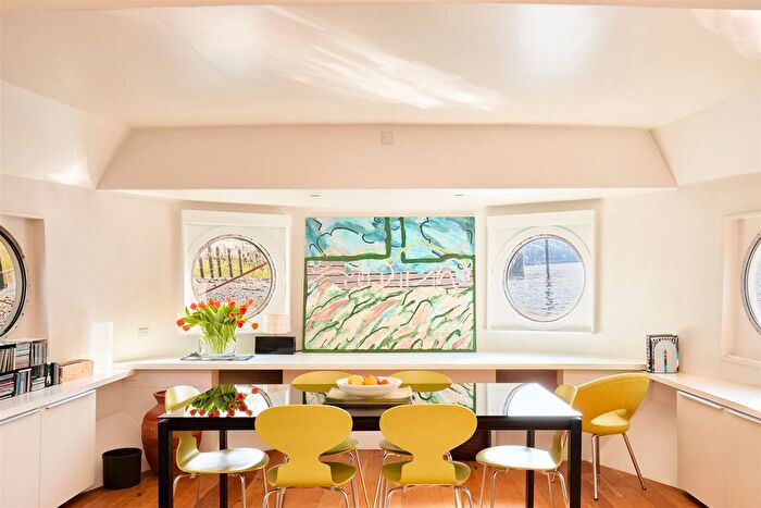 2 Bedroom Houseboat To Rent In Albion Quay, Battersea, SW11