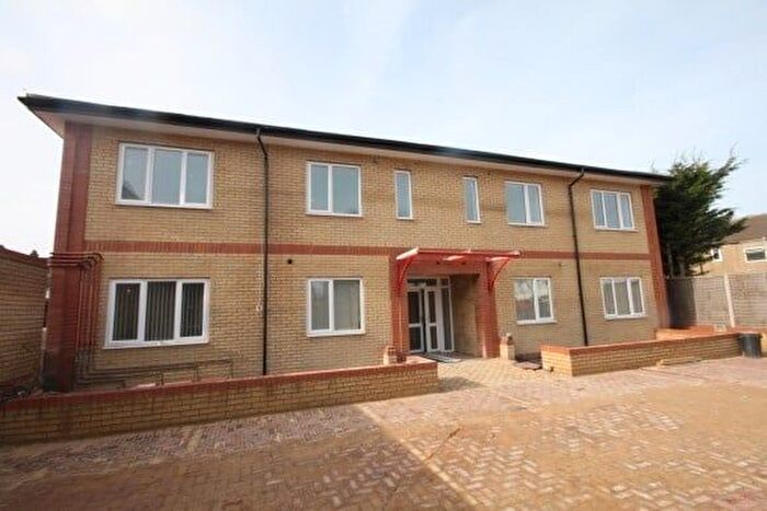 2 Bedroom Flat To Rent In Dunstable Road, Luton, LU4