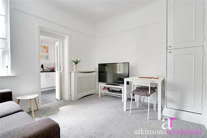 2 Bedroom Apartment For Sale In Morley Hill, Enfield, Middlesex, EN2