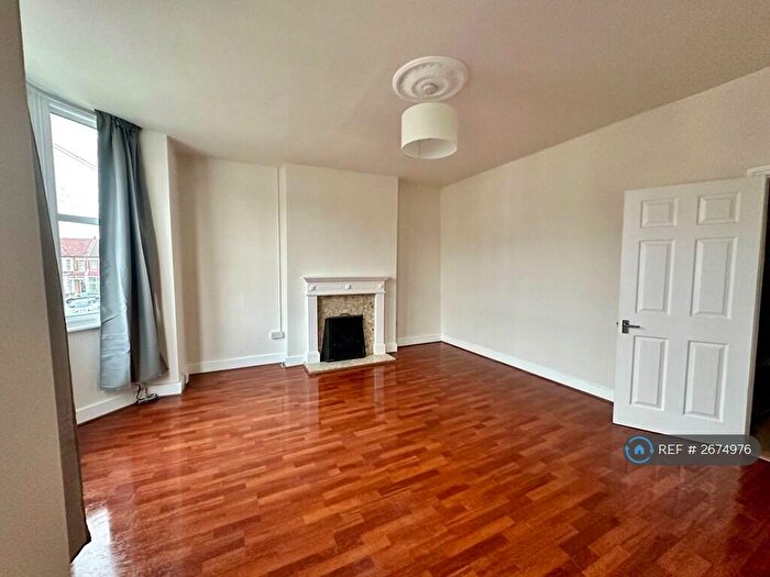 2 Bedroom Flat To Rent In Medusa Road, London, SE6