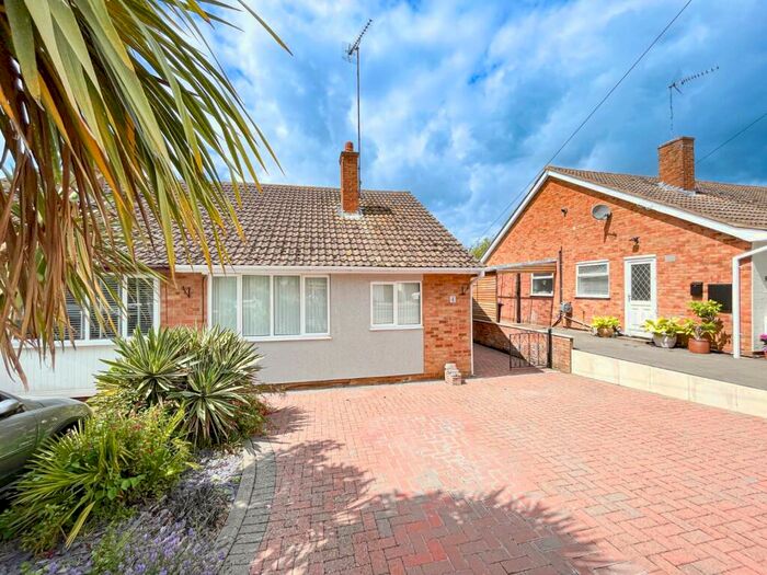 3 Bedroom Bungalow To Rent In Harrow Way, Kingsthorpe, Northampton, NN2