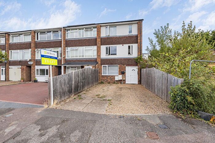Studio To Rent In Blackhorse Close, Windsor, SL4