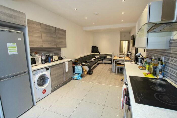 6 Bedroom House To Rent In Tiverton Road, Birmingham, B29