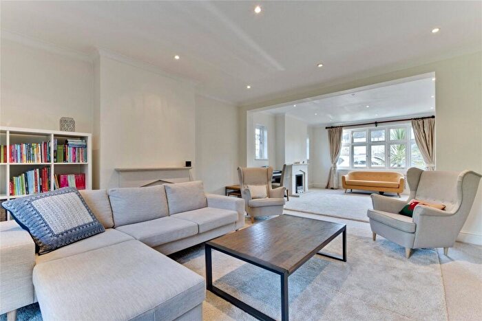 4 Bedroom Detached House To Rent In West Grove, Walton On Thames, Surrey, KT12