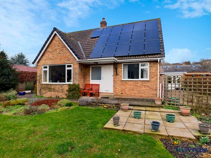 3 Bedroom Detached House For Sale In Kilnwick Road, Pocklington, York, YO42