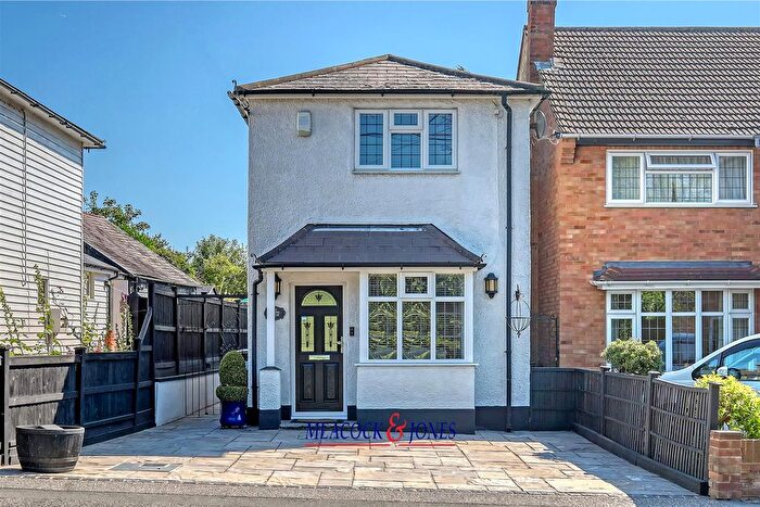 3 Bedroom Detached House For Sale In Brentwood Road, Herongate, Brentwood, CM13