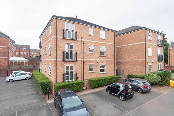 2 Bedroom Flat For Sale In Broom Mills Road, Farsley, LS28