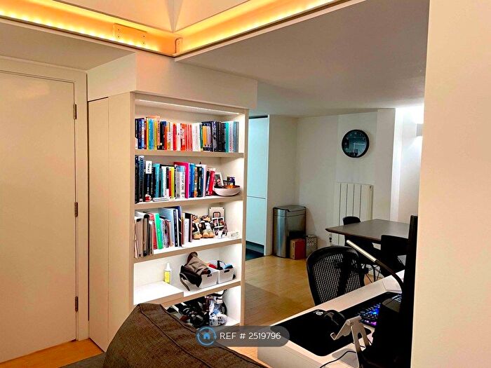 2 Bedroom Flat To Rent In Cadogan Road, Greater London, SE18