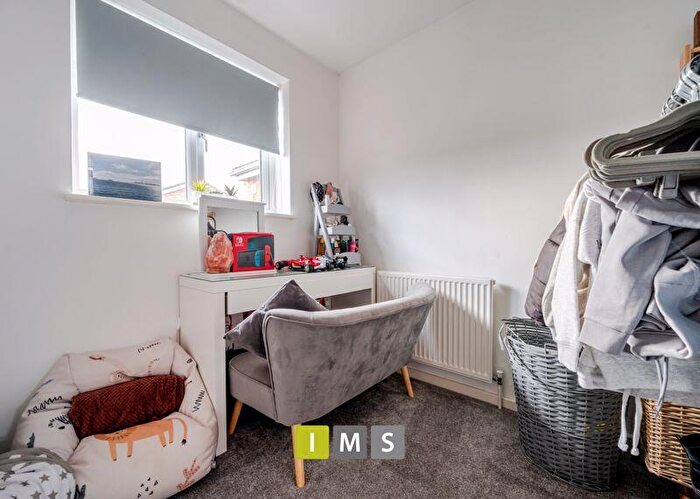 5 Bedroom Detached House For Sale In Merlin Way, Bicester, OX26