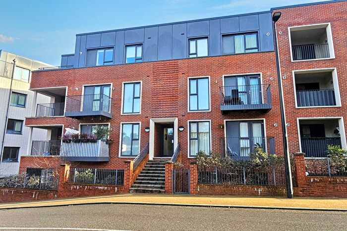 2 Bedroom Flat For Sale In Suffield Hill, High Wycombe, HP11