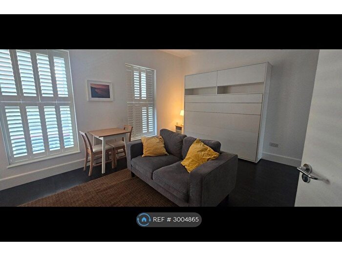 Studio To Rent In Tooting Bec, London, SW17